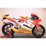 T2Racing制作 HONDA NSR250R MC21 【 ADVANCE　’99　宇川徹　レプリカ 】 フルカスタム車両 