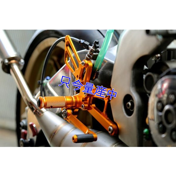 画像1: Baby Face×T2Racing コラボ バックステップキット MC21 MC28用 【GOLD】