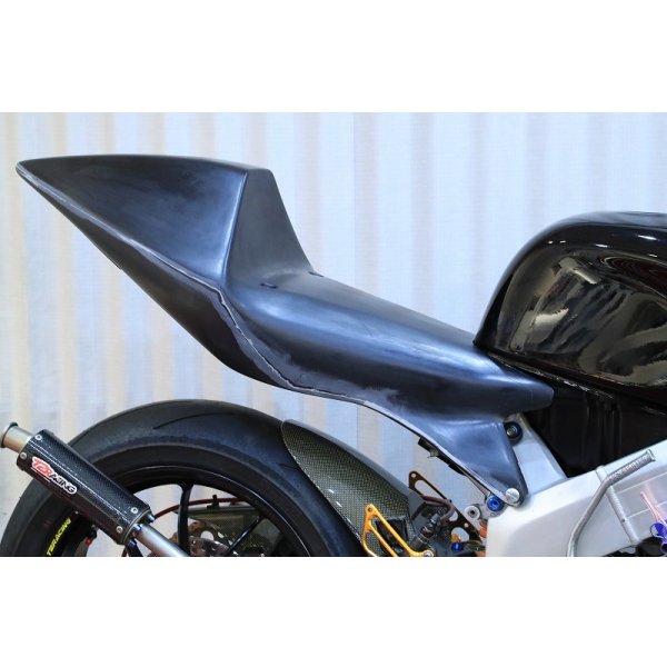 画像3: シートカウル TYPE-3 レースタイプ  FRP製 [ 黒ゲル ] 【 フロントポジション 】MC21・28