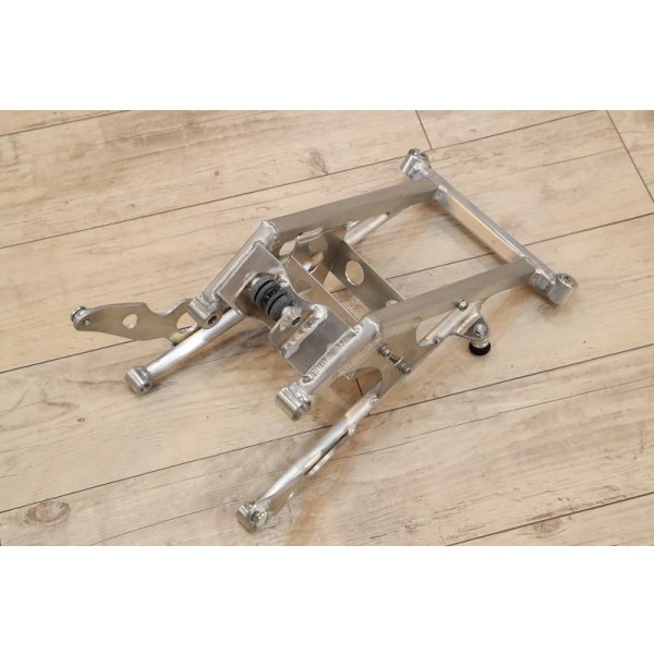 画像8: アルミシートレール & ガソリンタンク SET 【 Racers Series 】MC21・28